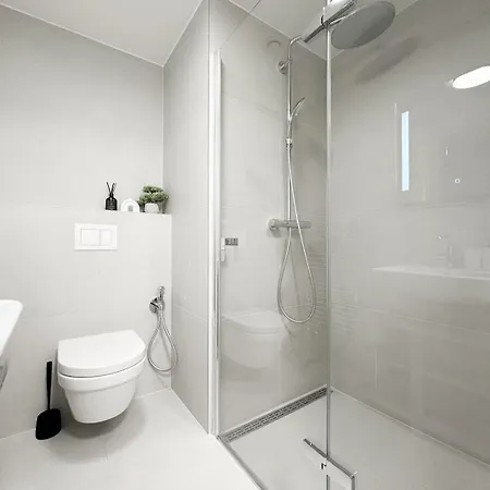 Real Living By Refa Karlin 208