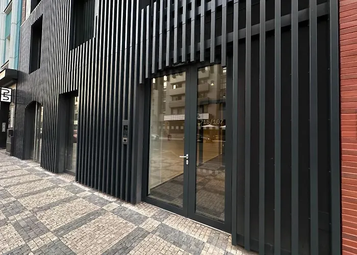 Real Living By Refa Karlin 208 Prague