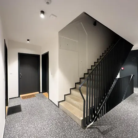 Real Living By Refa Karlin 208 *