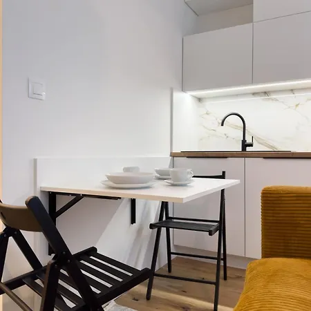 Real Living By Refa Karlin 208