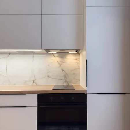 Real Living By Refa Karlin 208 *