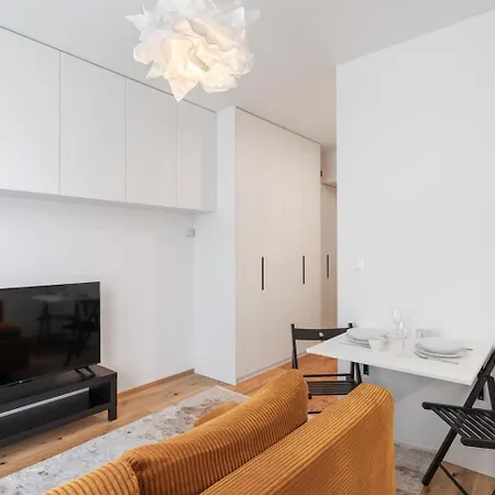 Real Living By Refa Karlin 208 Apartment