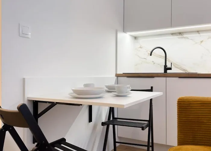 Real Living By Refa Karlin 208